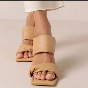 ALOHAS Twist Strap Heel Camel EU 38